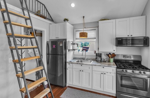Thomas Cabin | Mountain Koru Near Trails & Town 2 Bedroom Cabin