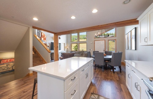 Deer Valley House | Mountain Modern Luxury Townhome in Lower Deer Valley, WiFi, Fireplace, Hot Tub! - SB1104