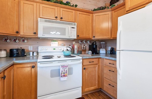 Maggie Valley House | Mountain Peeks Cabin | Views & Game table