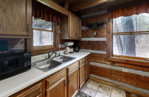 Smoky Mountains Apartment | Mountain View Cabin in the Woods with Deck, Hot Tub, & Free Attraction Tickets