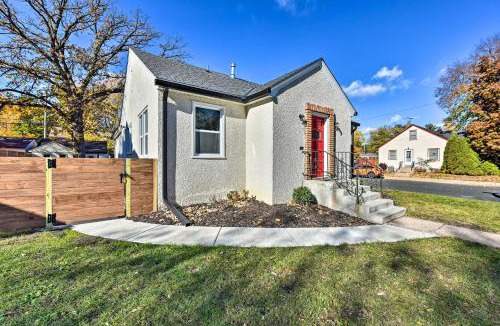Hiawatha House | Mpls Duplex w/WiFi & Kitchen: 5 Mi to Dtwn!