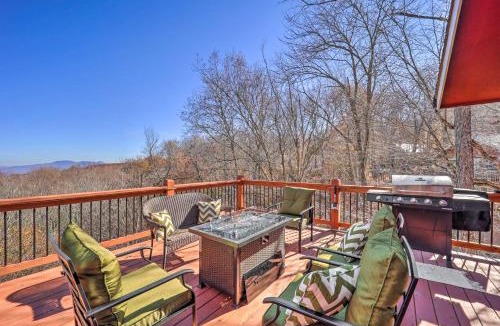 Charter Hills House | Mtn-View Cabin w/Deck, 2 Mi to Beech Mtn Slopes!
