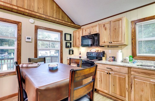 Russellville Cabin | Multi-Level Bonneau Cabin: Walk to Lake!