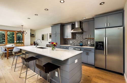 Snowmass Village Condo | Multi-Level Snowmass Haven! Private Hot Tub, Deck w/Grill, Wood FP, W/D, Parking & Near Shuttle