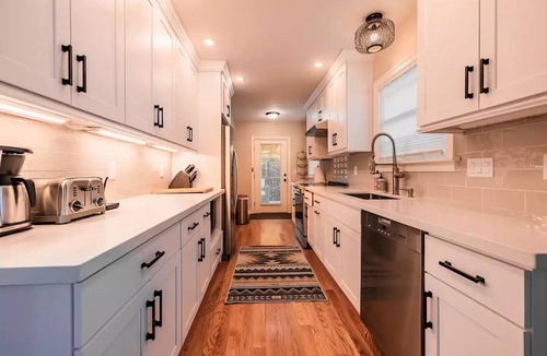 Green Lake House | Multigenerational families, work groups, friends, gather a block from Greenlake!