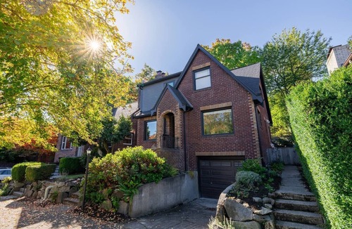 Green Lake House | Multigenerational families, work groups, friends, gather a block from Greenlake!