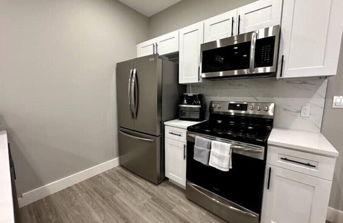 Albany Apartment | N E W Spacious Prime DT 1 Bedroom Apt w Office