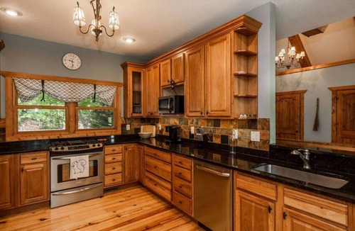 Brevard House | Nature lovers paradise in Connestee Falls 14 minutes to Brevard!