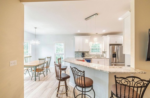 Almo House | New Build! Bayview- Private dock in quiet cul-de-sac. 20 minutes to Murray State