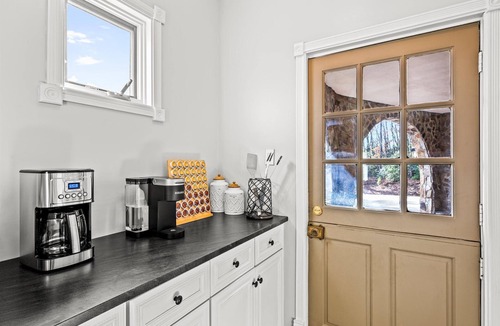 Black Mountain Other | New Castle with 6 bedrooms and WiFi in beautiful Black Mountain