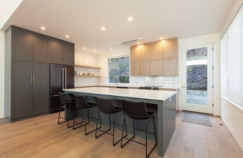 Hood River House | NEW Construction, Magnificent NEW Townhome in dt Hood River w/Rivr views, garage