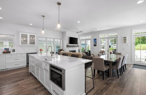 Lakeside House | NEW Lakeside Cottage Sleeps 16 Includes Golf Cart Walk to Lake and Near Pool