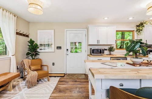 Great Cacapon House | New Listing! Riverfront Home-Hot Tub-Fire Pit-Swimming-Wildlife-Couples Retreat
