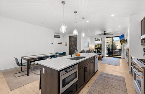 Silverthorne House | New Listing! Rooftop Haven | Hot Tub, BBQ & Views of Buffalo Mountain