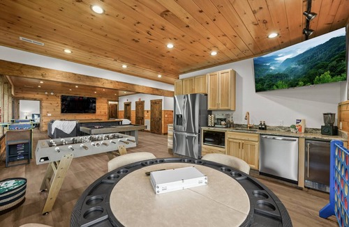 Chalet Village North House | NEW Luxe Gatlinburg | Sleeps 26 8 Bedrooms 9 Baths SAUNA Elevator GYM HotTub