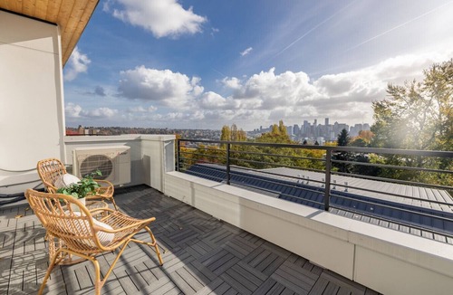 East Queen Anne House | NEW Queen Anne View Retreat | Sleeps 8 w/A/C