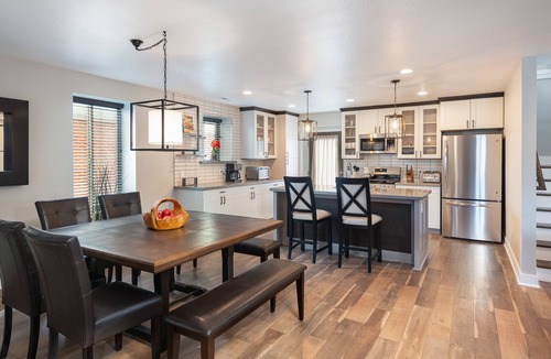 Skyland House | Newer Spacious 4 bed, 4 bath, game room, deck, patio, 2 porches