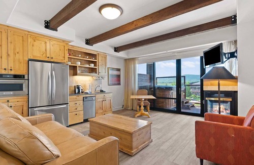Kimball Junction Condo | Newpark 214 | Private Hot Tub | Kitchenette | Fireplace | Washer/Dryer | Balcony | Pool & Hot Tub