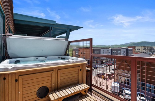 Kimball Junction Condo | Newpark 408-A | Private Hot Tub | Kitchenette | Olympic Park & Mtn Views | Fireplace | Top Floor