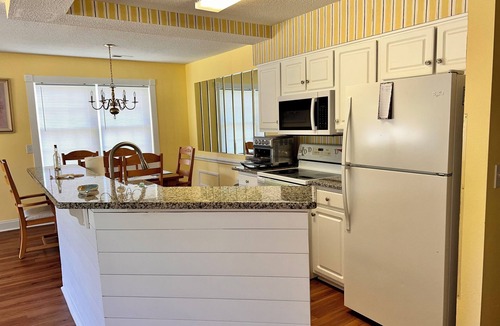 Calabash Apartment | Nice apartment with golf course view in prestigious Brunswick Golf. Fits 4.