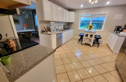 Mattituck House | North Fork Fall Escape - 83° Heated Pool Wineries Apple Picking Greenport