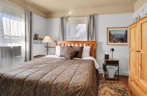 Maple Leaf Apartment | Northgate Station