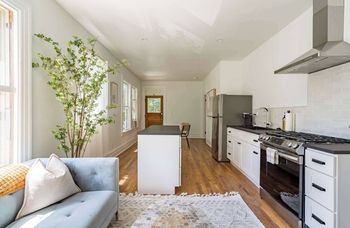 Uptown Apartment | NW 23rd - 1BR - Best Location - Historic Beauty