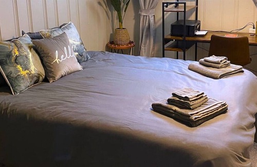 Downtown Baltimore Apartment | Oasis 1 · Cute1BR Clean, Cozy & Near Everywhere