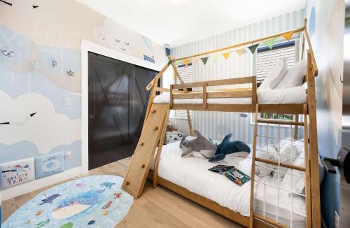 Wallingford House | Ocean-Inspired 3B Modern Retreat w Kids Room