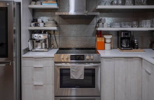 Oak Harbor House | Oceanfront Family Retreat