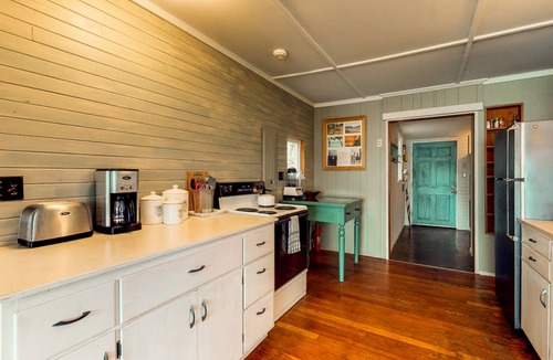 Anacortes House | Oceanfront home steps from private beach & only a quick drive to Anacortes!