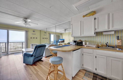 Midtown Ocean City Condo | Oceanfront midrise building conveniently located on 52 street, perfect for a family of 6
