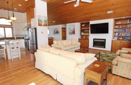 Duck House | OCEANFRONT, Private Pool, Private Beach Access, Hot Tub, SSV124, Aint Life Grand