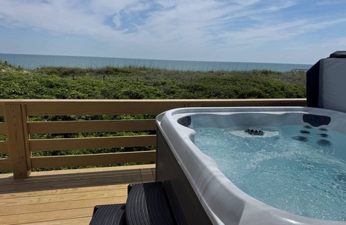 Duck House | 🏖️Oceanfront Sanderling! Hot tub on top deck! Game Room! Pets! Community Pool!