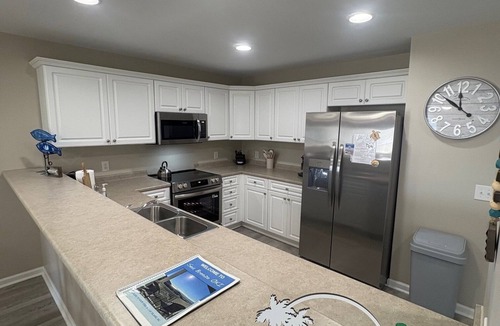 Long Beach Condo | Oceanfront Sunrise & Sunset Views – Oak Island