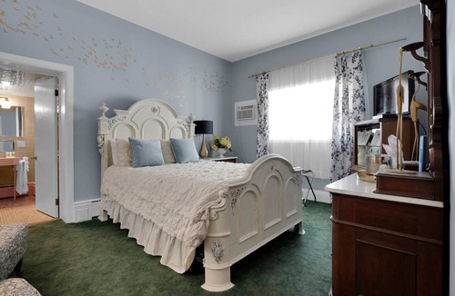 Olean Bed & Breakfast | Old Library Inn - J.R.R. Tolkien Room