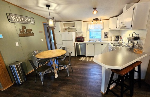 Confluence Cottage | Paddlington Bear Cottage-Access to Water, Sunsets and Hot Tub!