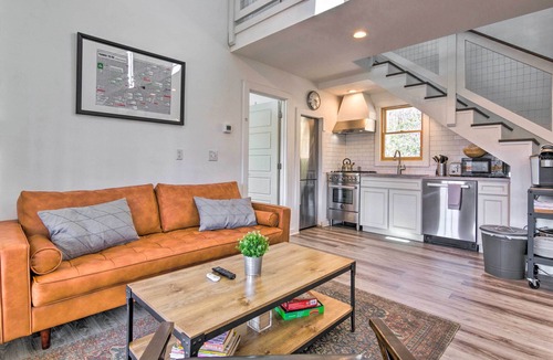 Marion House | Panoramic Mtn Views & Hot Tub! Secluded Marion Gem