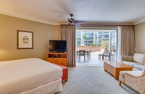Honokowai Hotel | Paradise Found! Short Drive to Kapalua Airport! Onsite Parking and Swimming Pool