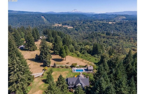 Sandy House | Paradise in Sandy, breathtaking views of Mt. Hood