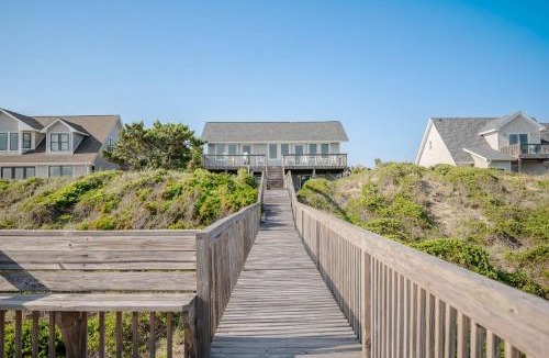 Caswell Beach House | Payneless by Oak Island Accommodations