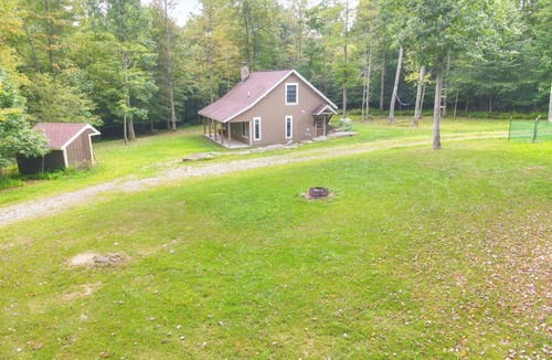 Oakland Cabin | Peaceful 2-bedroom cabin in charming Oakland perfect for relaxing getaway