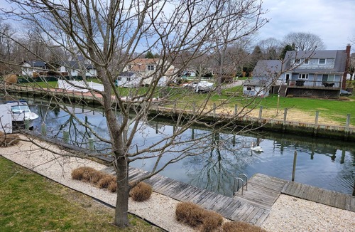 Center Moriches House | Peaceful and bright 4 bedroom getaway house-5 min from the beach!