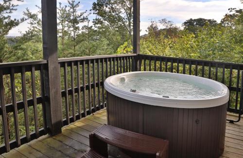 Pigeon Forge Apartment | Peaceful Condo for your perfect Mountain Getaway