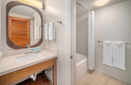 Kahului Hotel | Peaceful Getaway Near the Beach | 4 Comfortable Rooms with Outdoor Pool