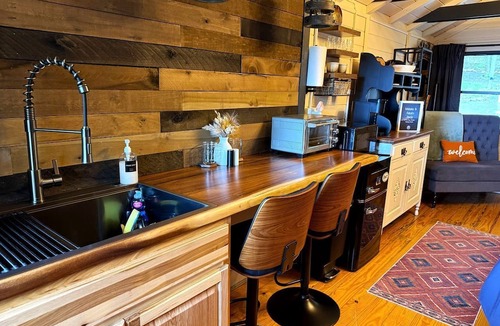Laurel Ridge Cabin | Peaceful Mountain Cabin with Long-Range Views near Black Mountain, North Carolina