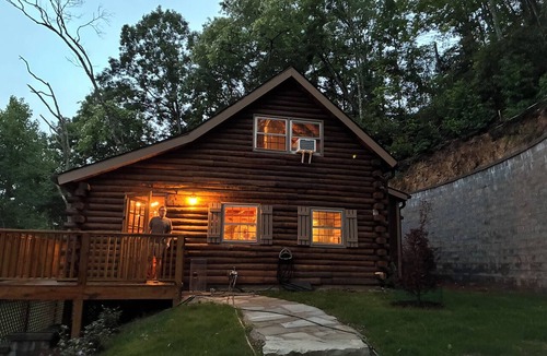 Montreat Cabin | Peaceful Tree-top 3 bedroom cabin with fireplace