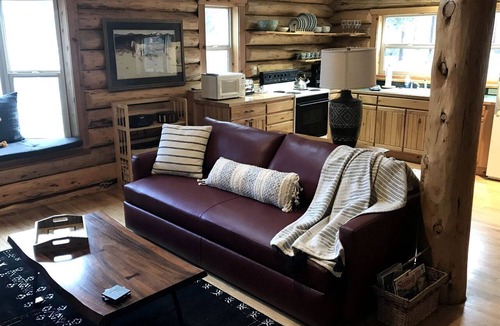 Chiloquin Cabin | Peaceful Waterfront Log Cabin near Crater Lake National Forest, Oregon