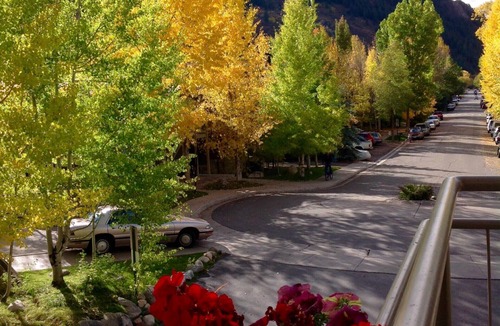 Aspen Condo | PENTHOUSE "CHATEAU ROARING FORK", AC, ALL DAY SUN, VIEWS-AVAILABLE FOOD-WINE