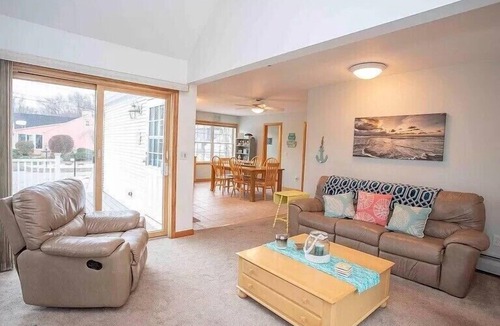Westbrook Center House | Perfect Shoreline Stay – Walk to Beach, Dine, Shop & Play!